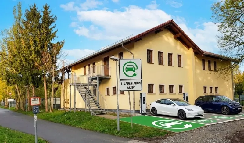 E-Ladesäulen für die Blankenhainer Löwen – mit grün-weißem Strom in die Zukunft