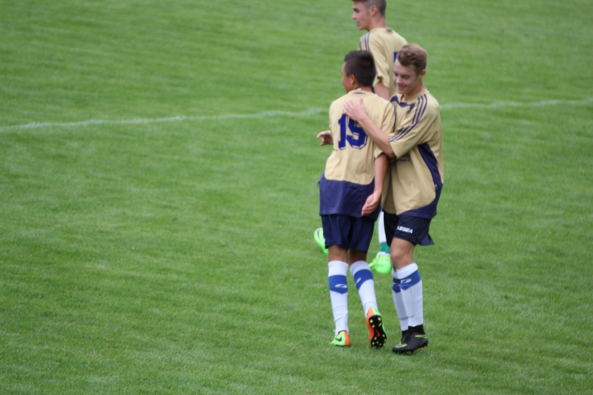 Erster Test endet zweistellig