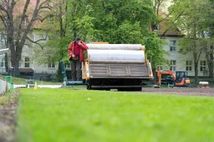 Erneute Rasenplatzsanierung im Lindenstadion